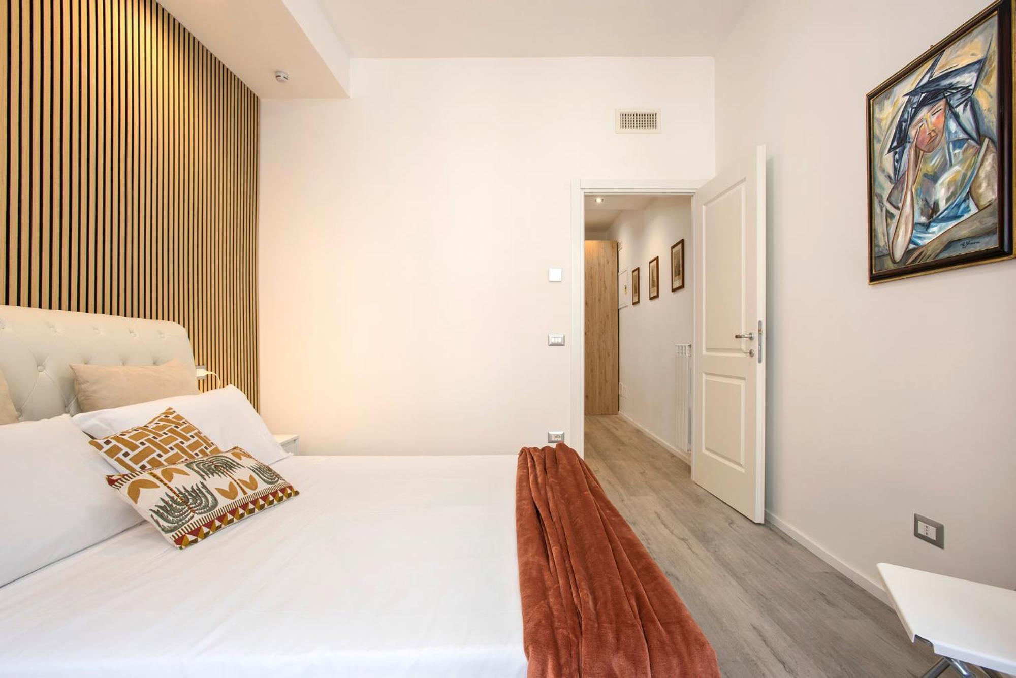 Domus White Apartment