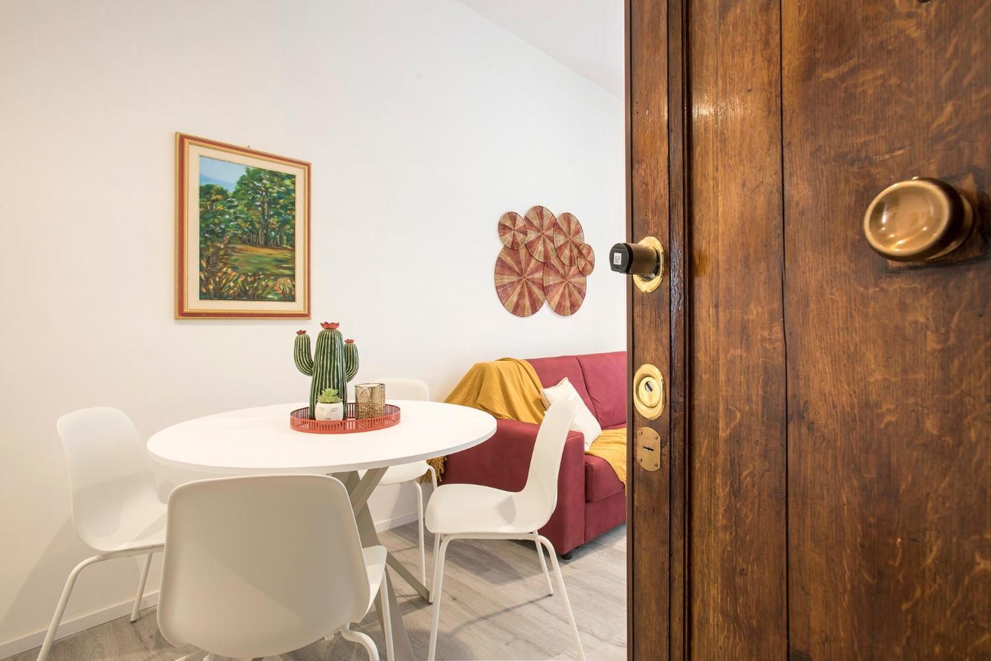Apartment Domus White *