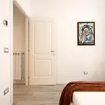 Domus White