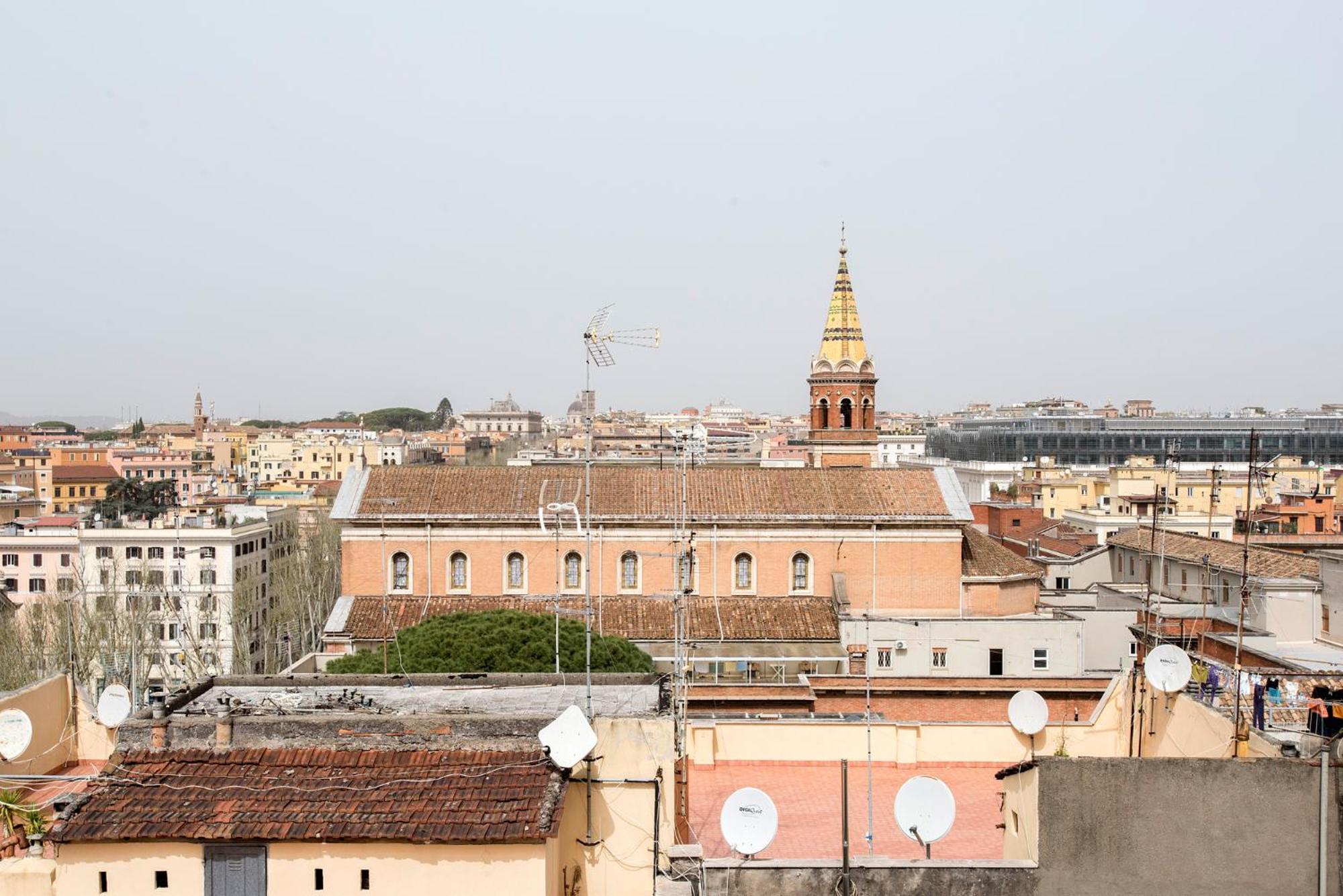 Domus White Apartment