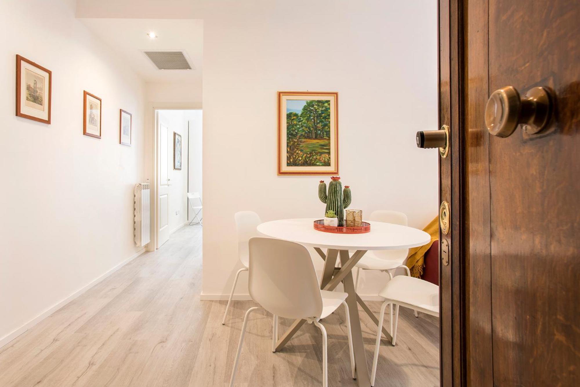 Domus White Apartment *